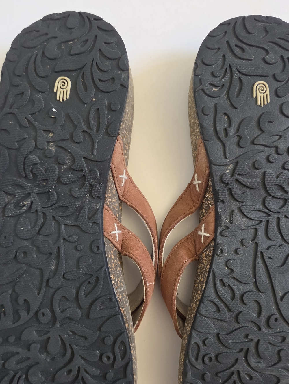 Like New! Teva Conchita low Wedge Brown Leather Thong Sandals womens size 8 - Picture 5 of 5